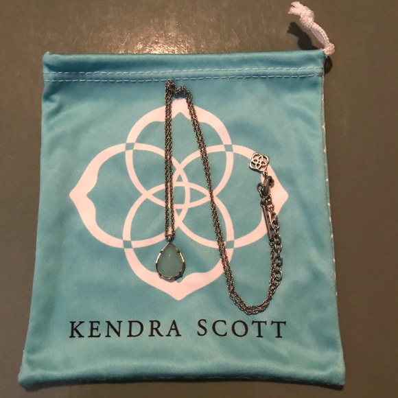 Kendra Scott Pendant Necklace - Picture 2 of 2